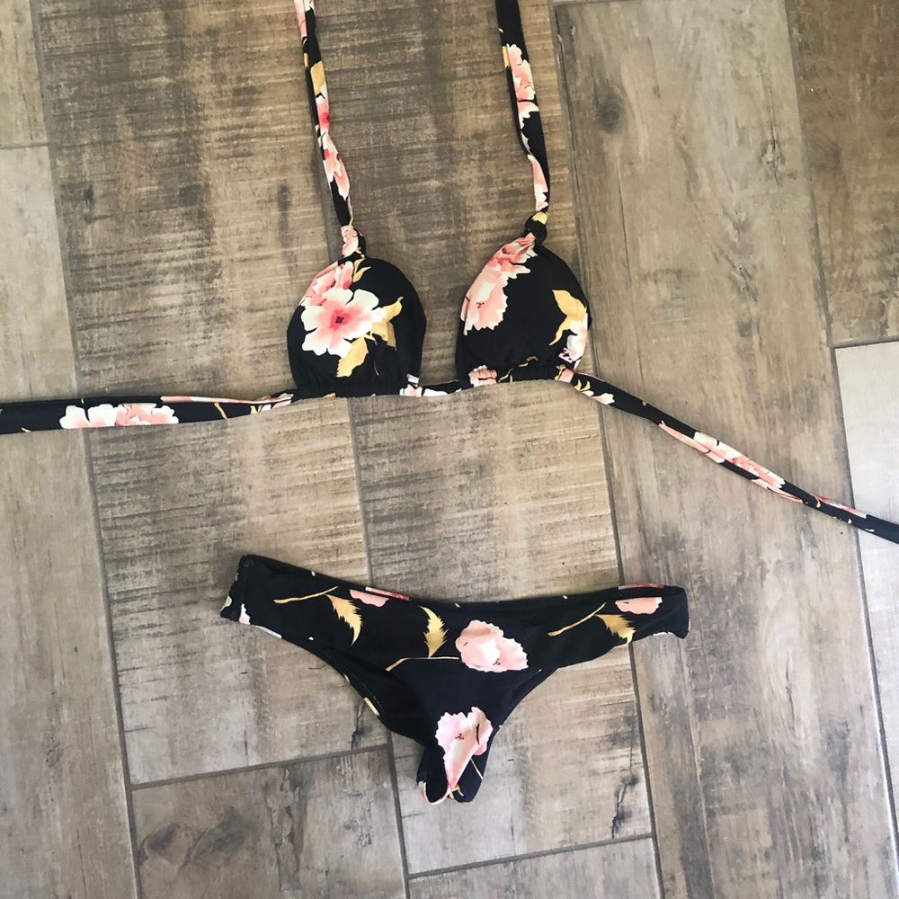 Small Billabong Two Piece Black & Floral Bikini